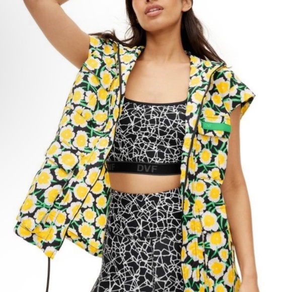 Diane Von Furstenberg Jackets & Blazers - Nylon Packable Yellow Poppy
Short Sleeve Hooded Vest - DVF for Target